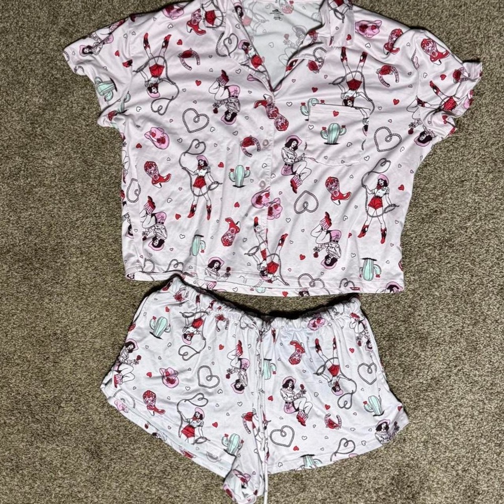 Valentines Day Pajama Set with Cowgirl Graphics Size M (8-10)